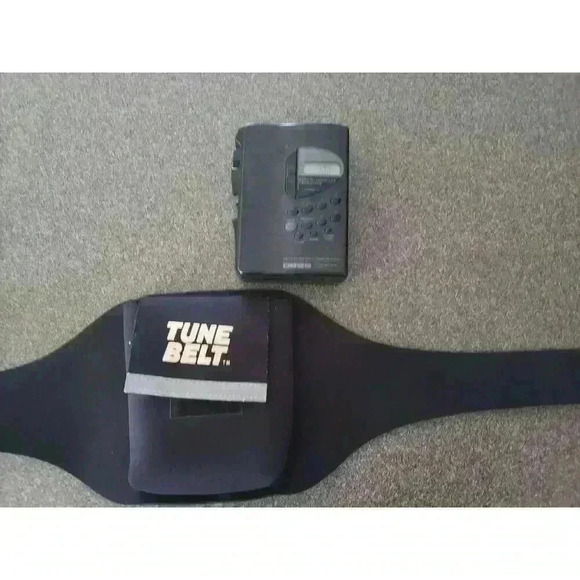 Koss PP105 Stereo Cassette tape Walkman am/ fm radio neoprene tune belt ddbs y2k - Picture 1 of 9